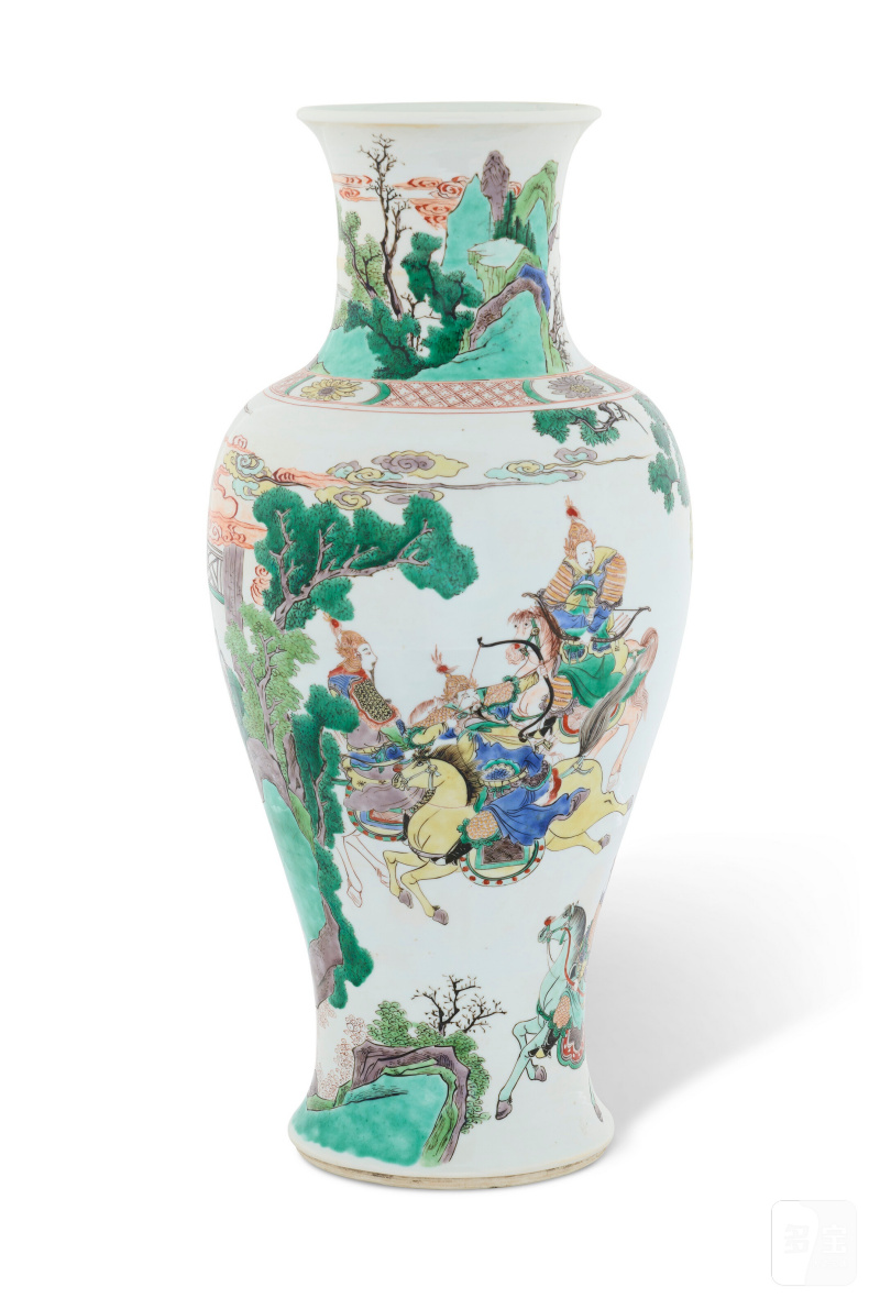 VASE BALUSTRE EN PORCELAINE DE LA FAMILLE VERTE À DÉCOR DE SCÈNE DE CHASSE  CHINE, DYNASTIE QING, ÉPOQUE KANGXI (1662-1722)